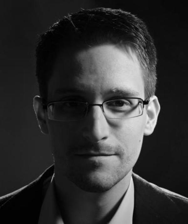 Edward Snowden en 2014, contrepoint historique à l’industrie de la surveillance ciblée. Freedom of the Press Foundation, CC BY 4.0.