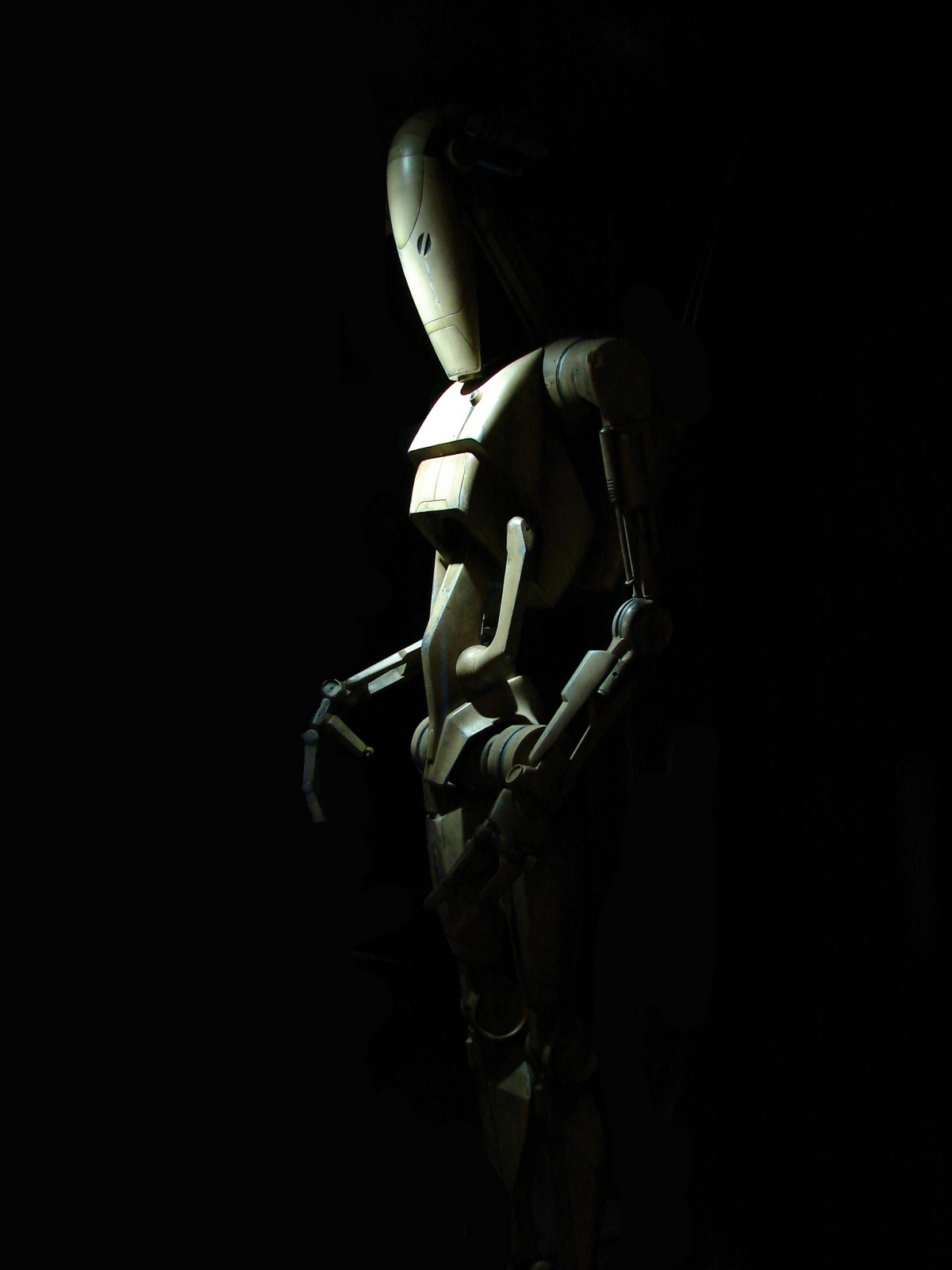 Réplique d’un droïde de combat de Star Wars exposée à Matosinhos, 2007. Photo : Pedro Dias / Wikimedia Commons, CC BY 2.0.