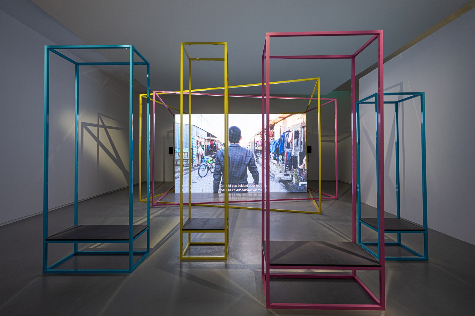 Le monde selon l’IA, Jeu de Paume, 2025. Vue de la salle Hito Steyerl. © Jeu de Paume / Antoine Quittet.