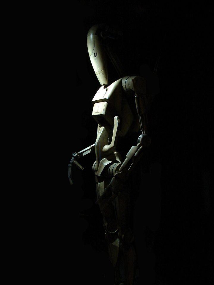 Droïde de combat exposé, photographie de Pedro Dias